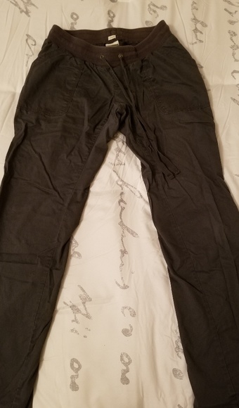 Old Navy Low Rise Maternity Pants - Picture 2 of 5